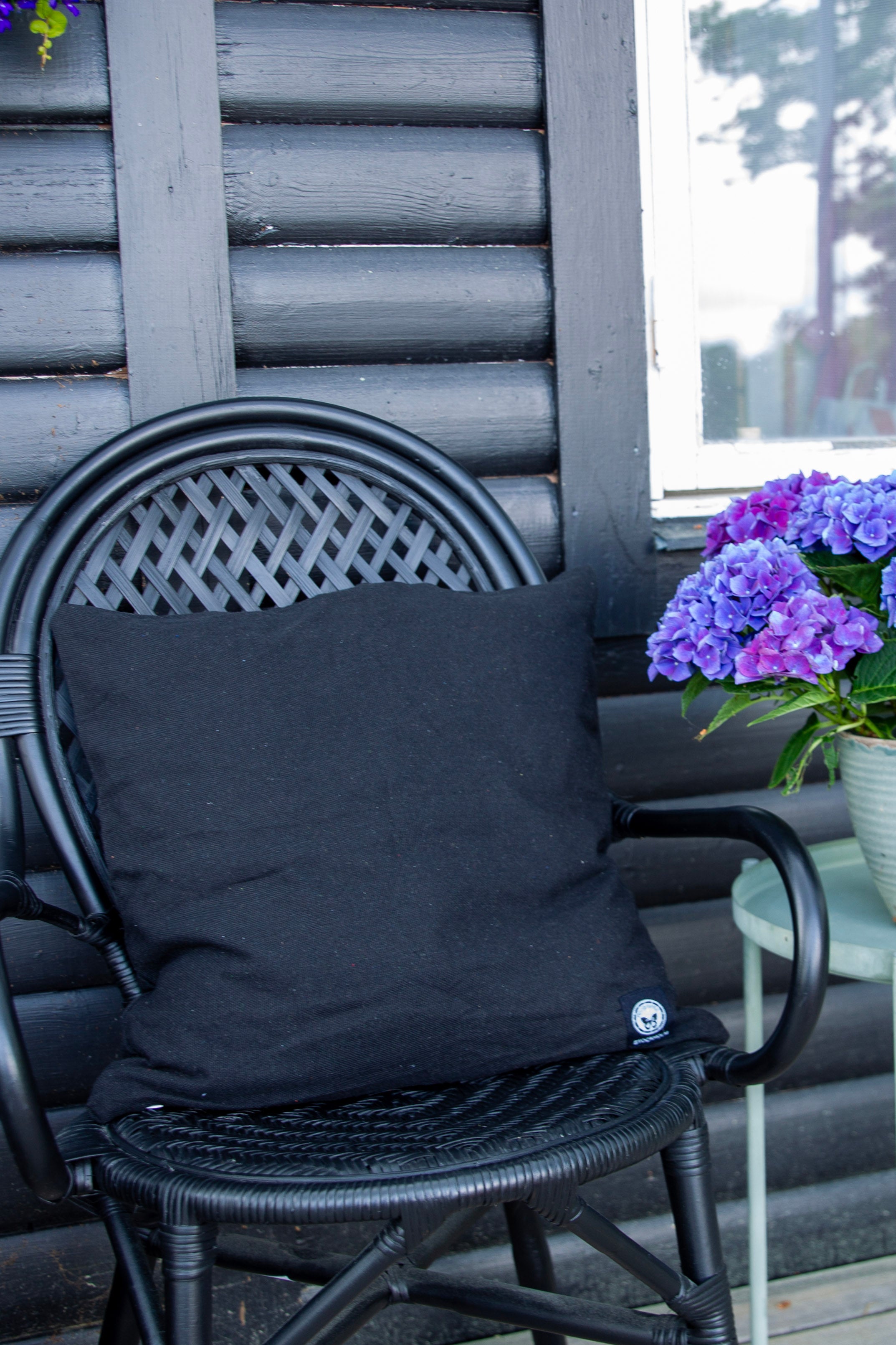 Musta tyynynpäällinen 50x50 tavallinen musta