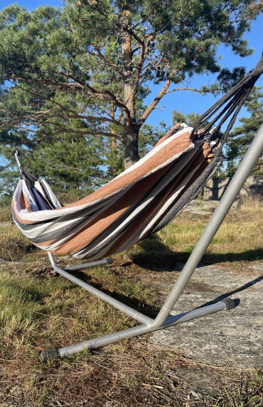 Valkoinen/ruskea raidallinen riippumatto Ruskea/valkoinen