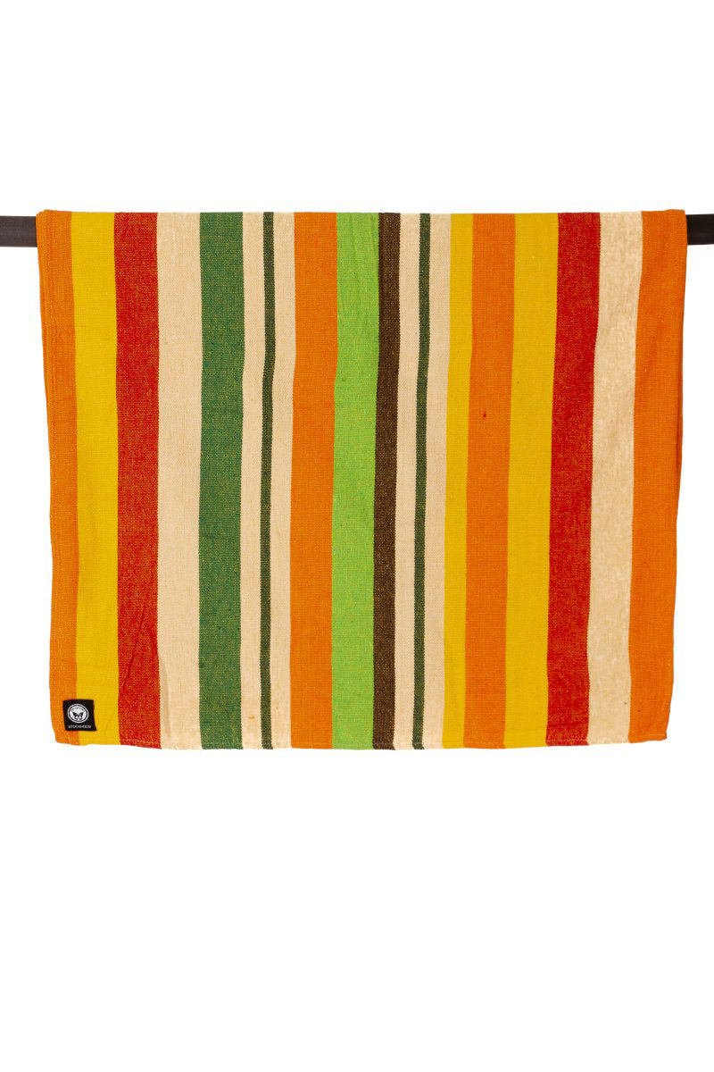 Keltainen ja punainen raidallinen peitto Keltainen ja punainen