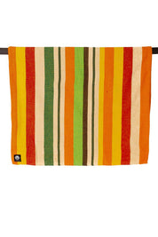 Keltainen ja punainen raidallinen peitto Keltainen ja punainen