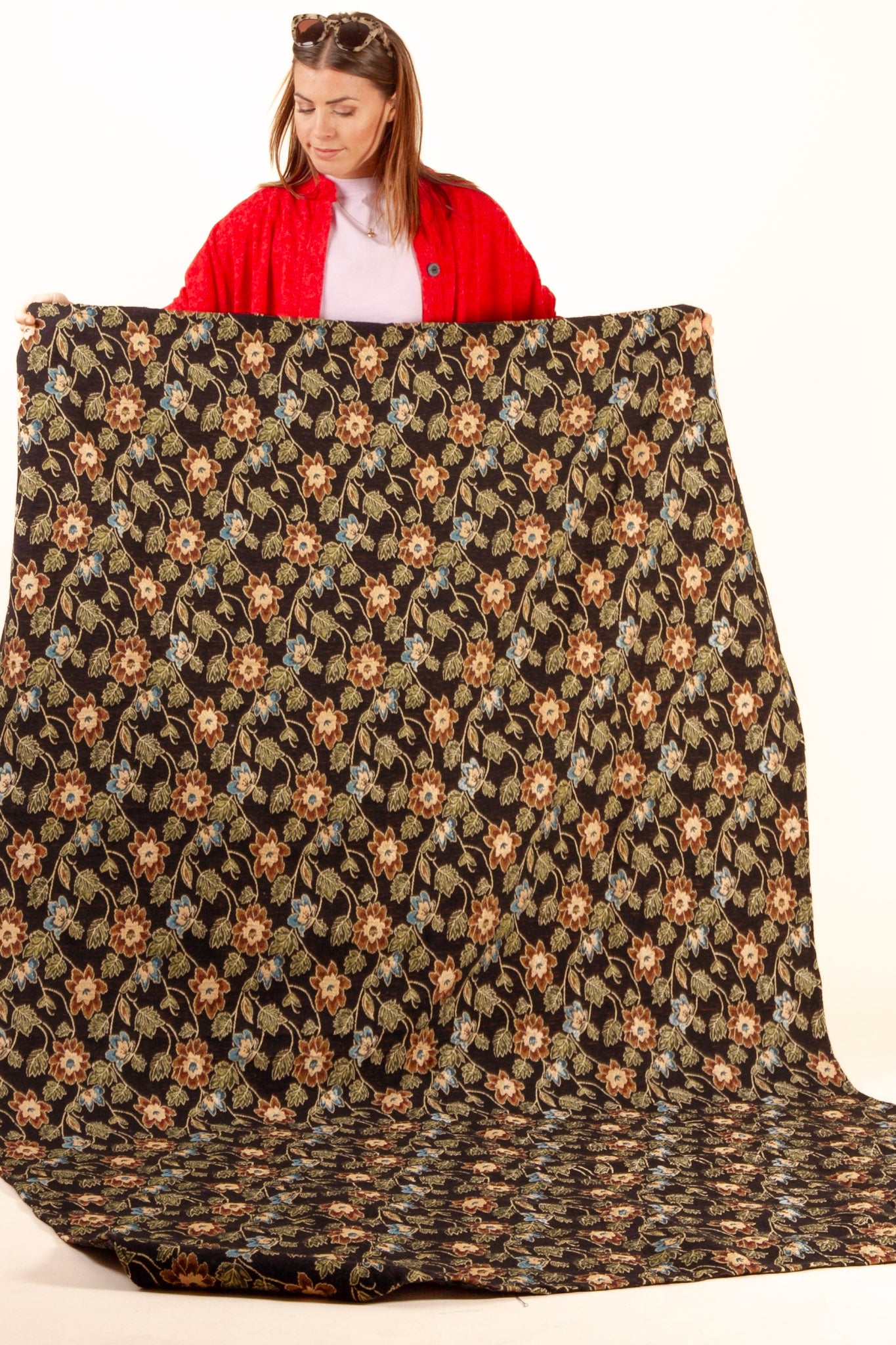 Musta kukkahuopa Älvadalen musta pohjakukkaprintti