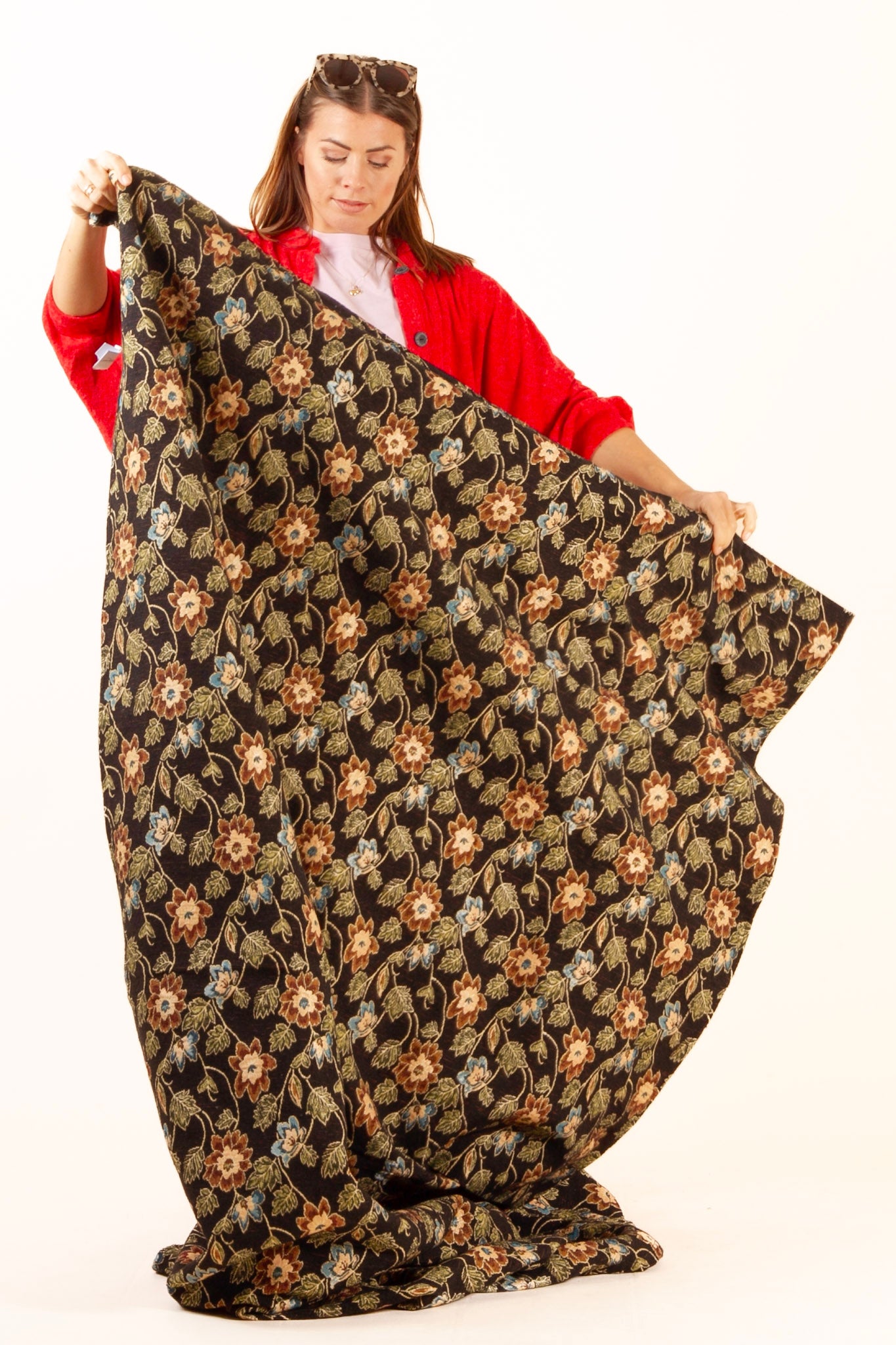 Musta kukkahuopa Älvadalen musta pohjakukkaprintti