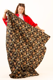 Musta kukkahuopa Älvadalen musta pohjakukkaprintti