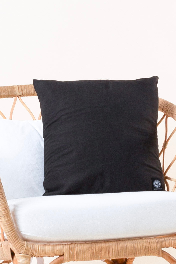 Musta tyynynpäällinen Sund 50x50 musta