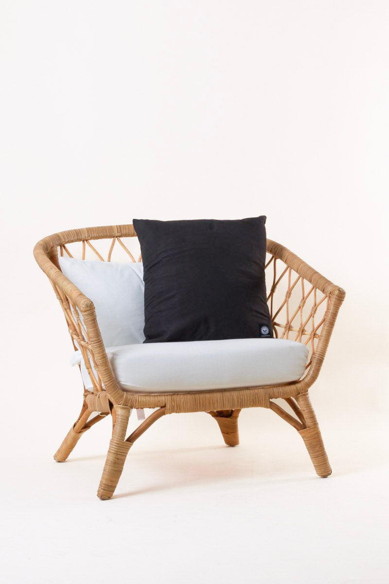 Musta tyynynpäällinen Sund 50x50 musta