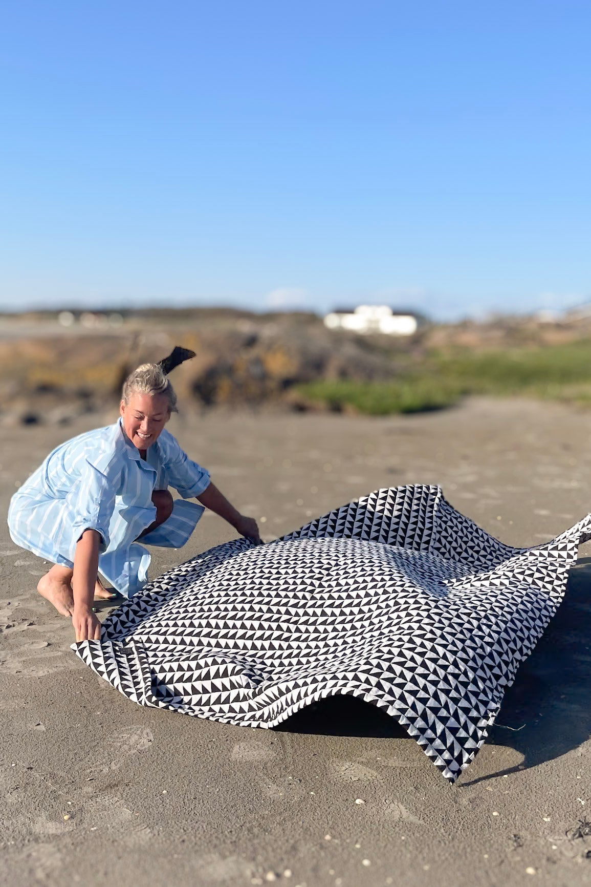 Mustavalkoinen kuviollinen peitto Älvadalen mustavalkoinen kolmioprintti