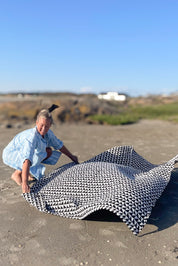 Mustavalkoinen kuviollinen peitto Älvadalen mustavalkoinen kolmioprintti