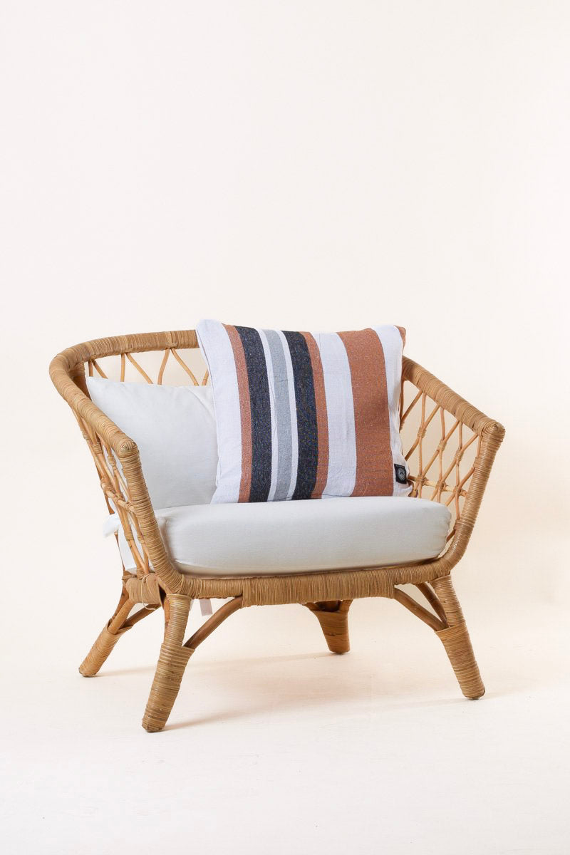 Valkoinen/ruskea raidallinen tyynynpäällinen 50x50 valkoinen/ruskea