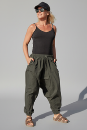 Mörkgrön Haremsbyxa Yogi Cargo Dark Green