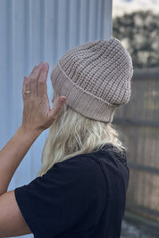 Beige Stickad Mössa Astrid Khaki