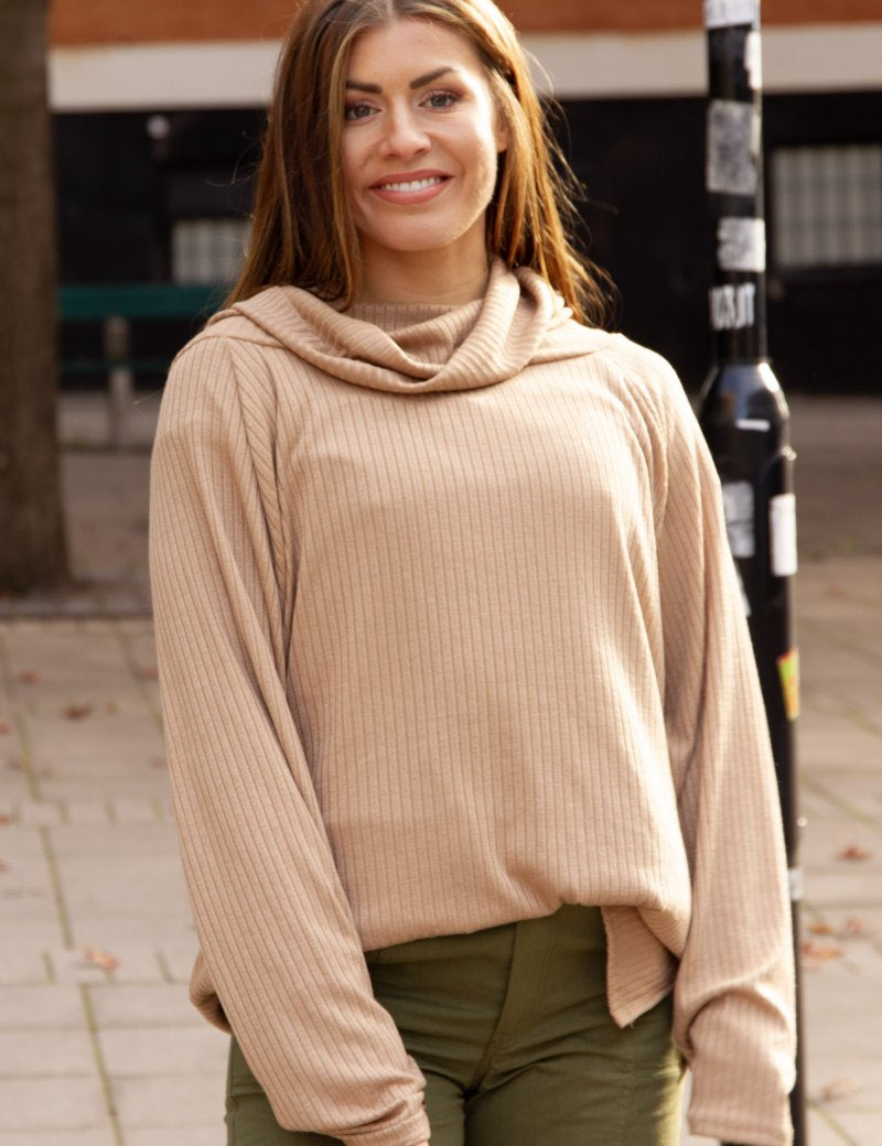 Beige_Polotroja_Embrace_Beige_251.jpg