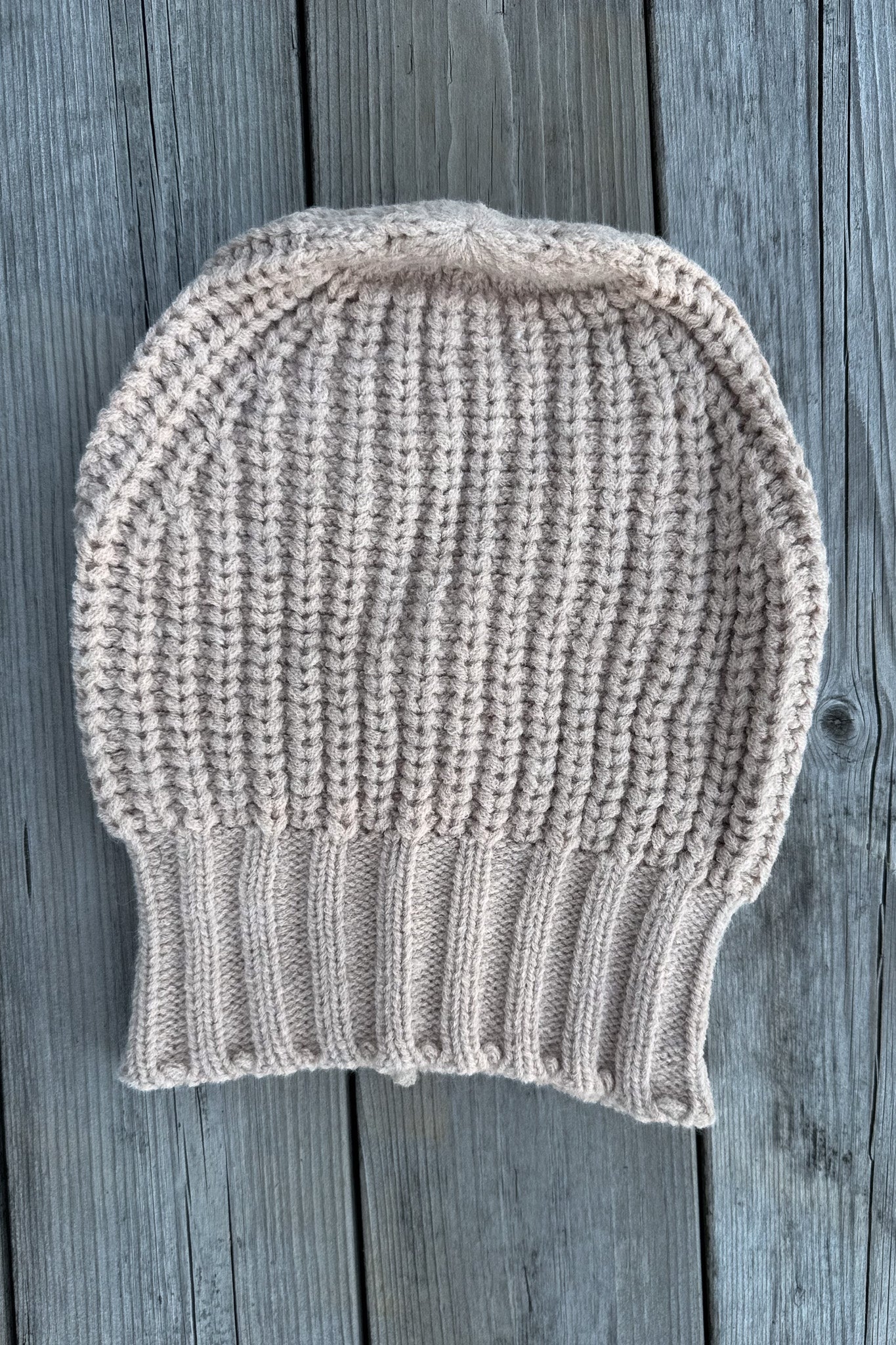 Beige Stickad Mössa Astrid Khaki