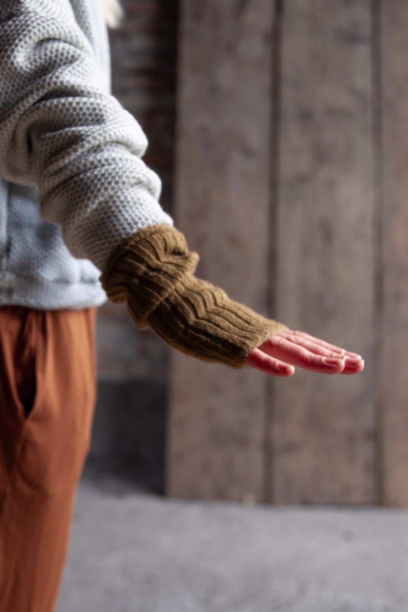 Brun Armvärmare Hedda Khaki