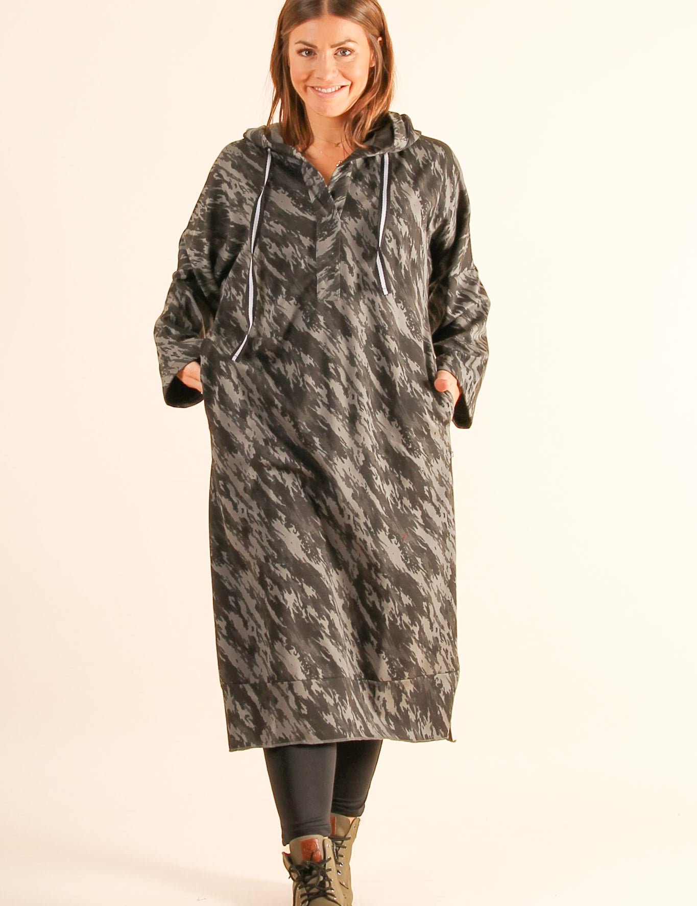 Gra_Monstrad_Hoodie_Klanning_Kokomo_Black_Grey_255.jpg