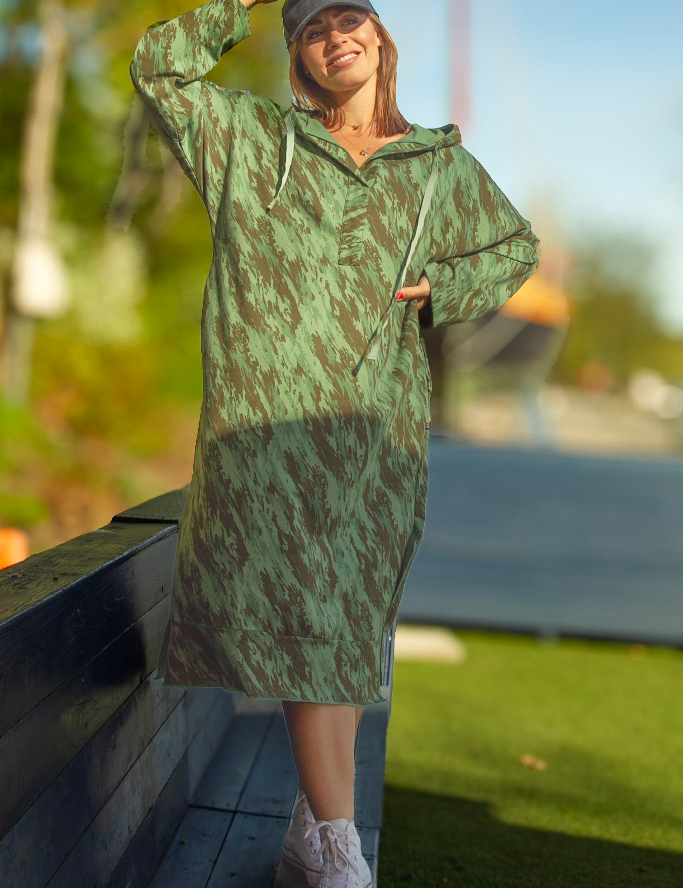 Gron_Monstrad_Hoodie_Klanning_Kokomo_Eucalyptus_Green_Brown_260.jpg