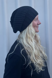 Svart Stickad Mössa Astrid Black
