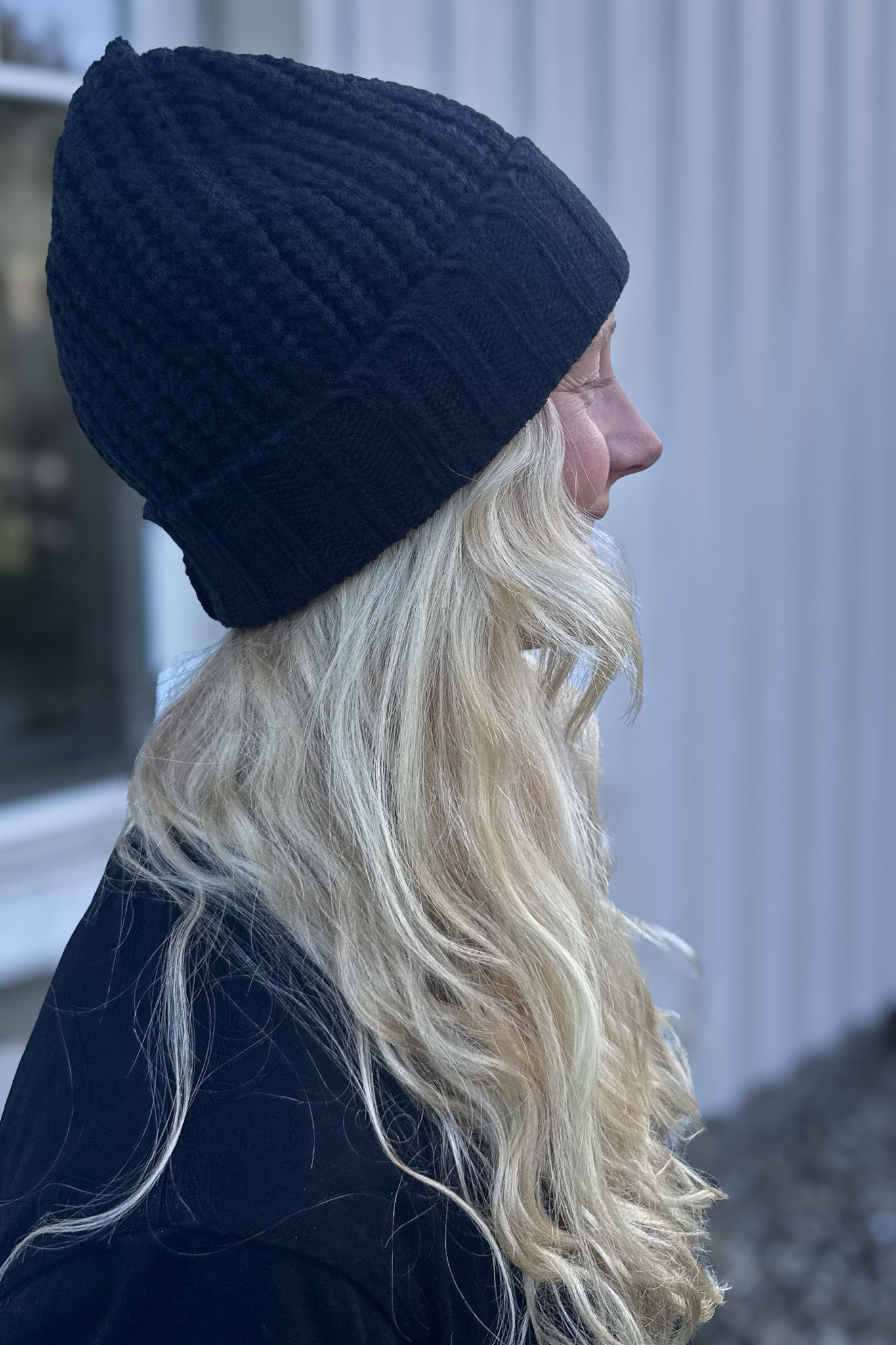 Svart Stickad Mössa Astrid Black