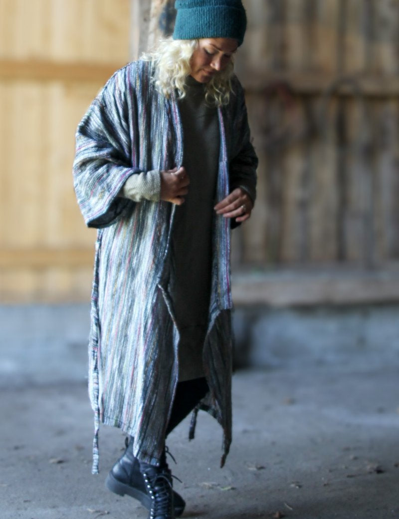 Kimono_Morkgrarandig_Aderna_Dark_Stripe_256_7ebb21d7-5732-4c26-9fb0-e2c091aea1b4.jpg