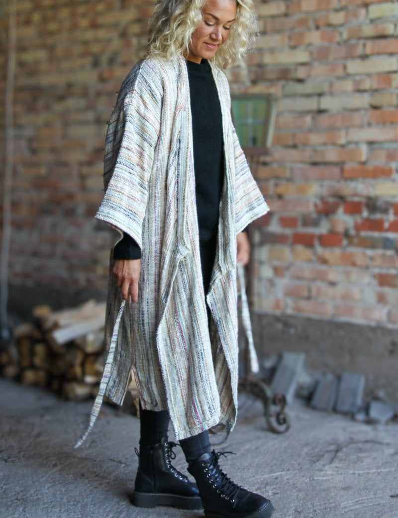 Kimonoi_Ljusgra_randig_Aderna_Light_Stripe_251_fc47979b-1c17-4674-b72d-b37d999e0cc2.jpg