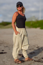 Krämvit Haremsbyxa Yogi Cargo Cream White