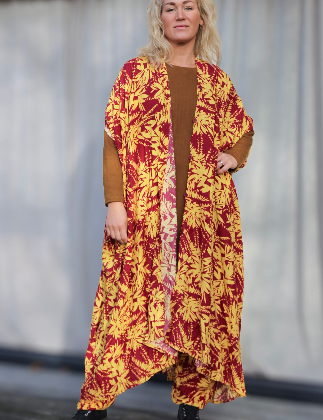 Lila_Gul_Bladmonstrad_Kaftan_Klanning_Flower_Sea_Purple_Yellow2.jpg