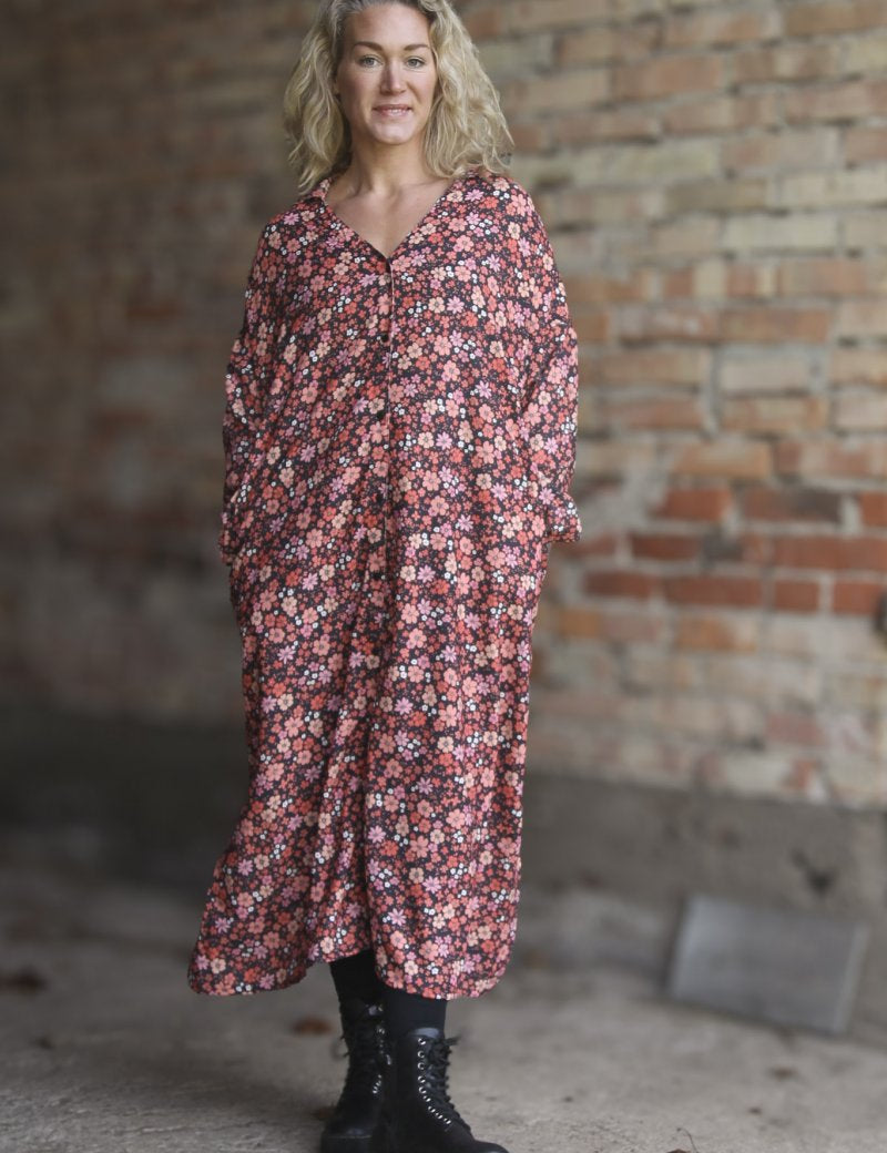 Rodblommig_Klanning_Sahara_Longsleeve_Red_Flower_251.jpg