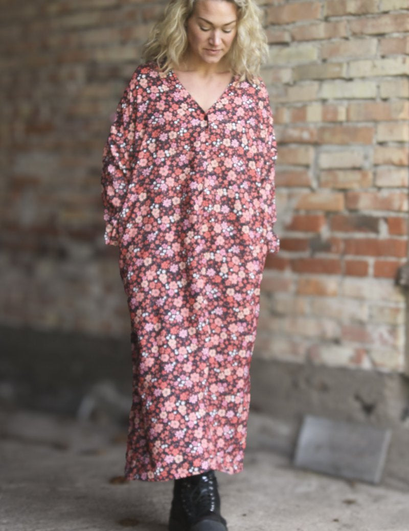 Rodblommig_Klanning_Sahara_Longsleeve_Red_Flower_253.jpg