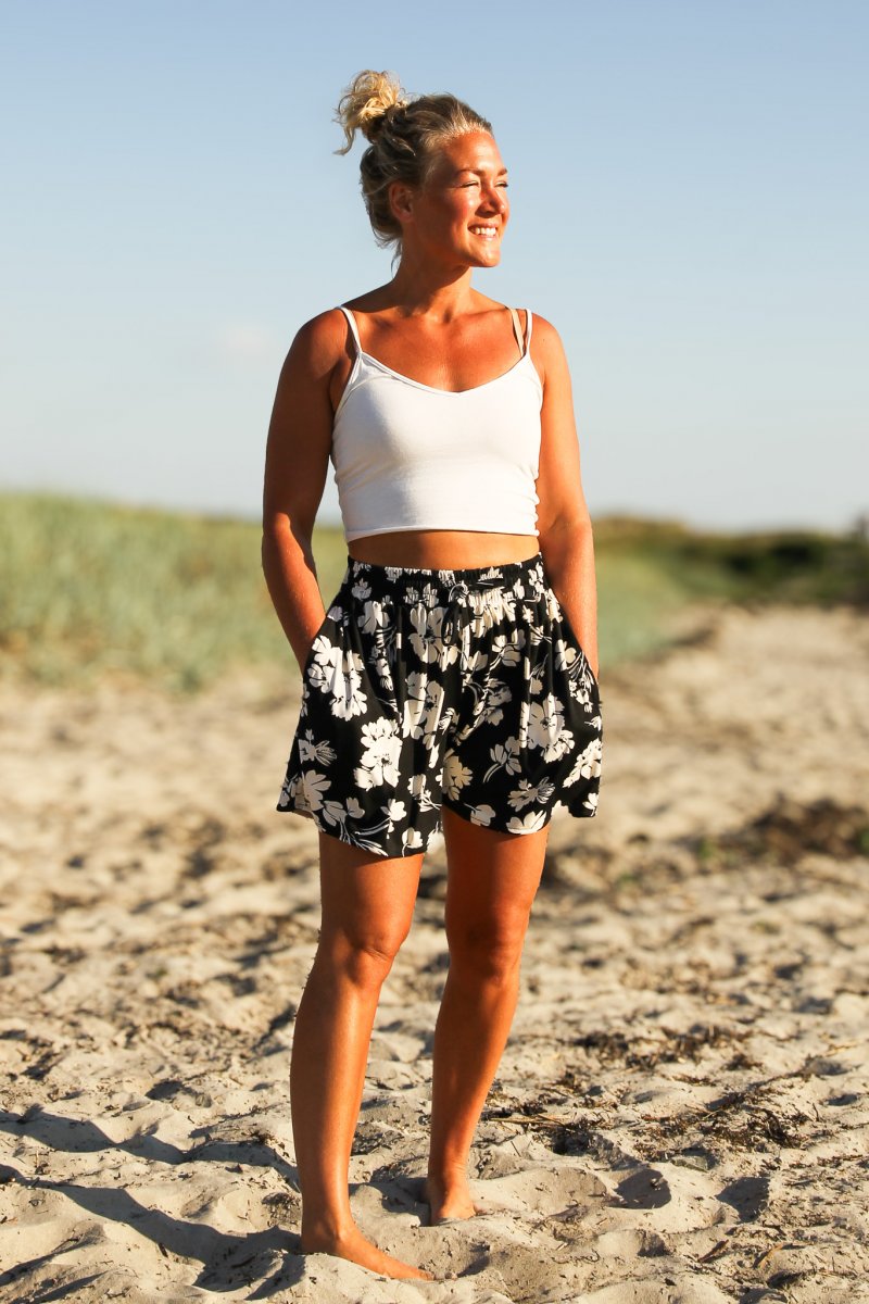 Svart Blommiga Shorts Ronja Olive Black