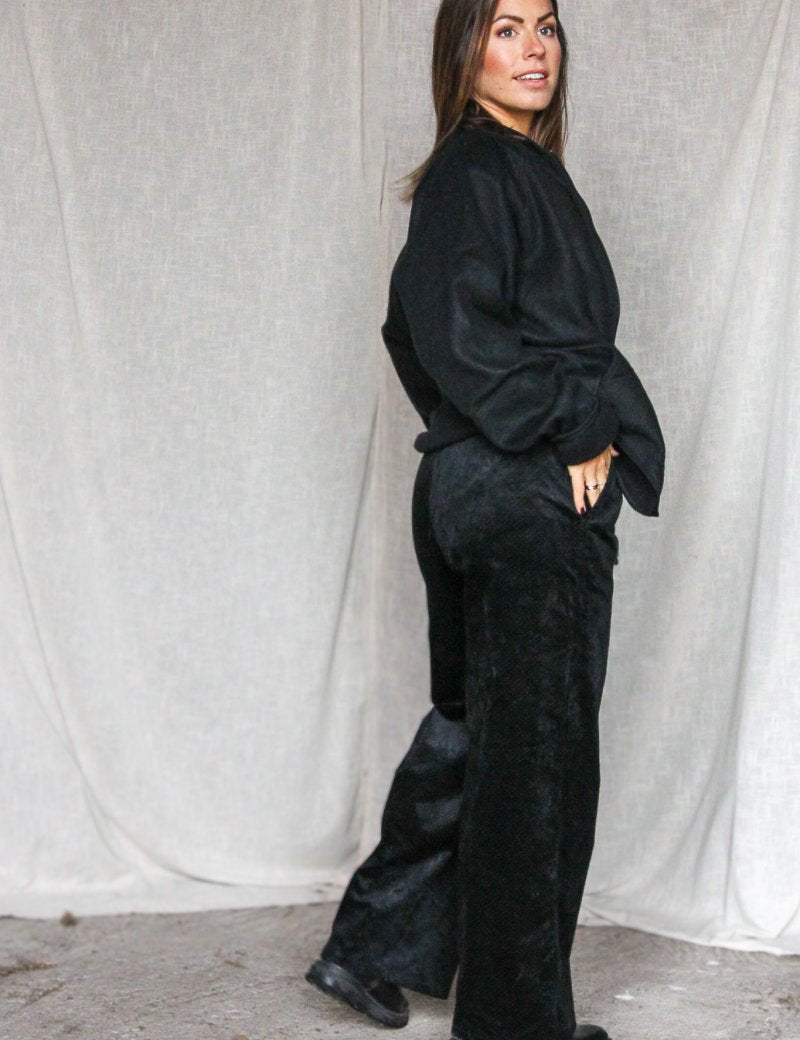 Svart_Byxa_Hiku_Black_Stretch_253.jpg