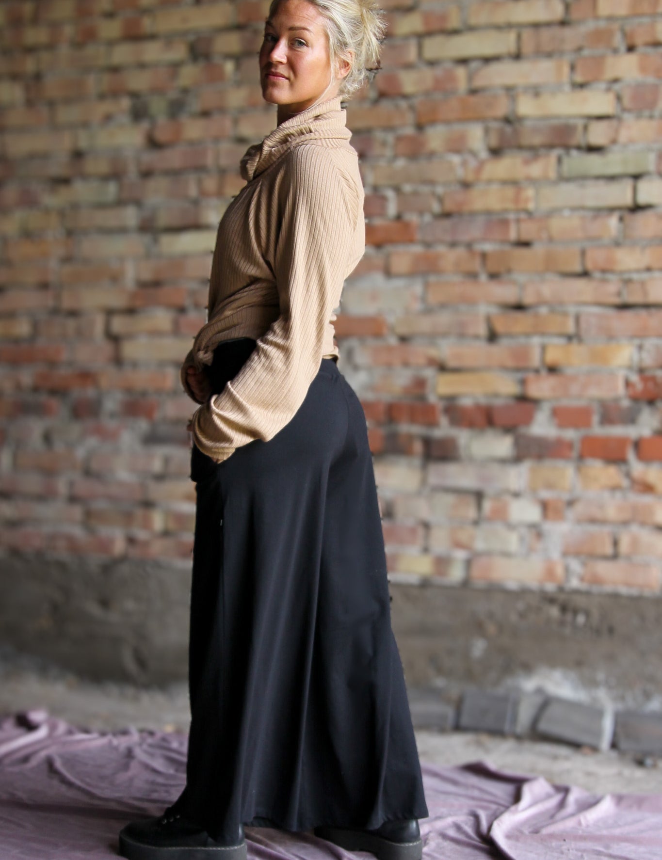 Svart_Byxa_Lahina_Original_Black5.jpg