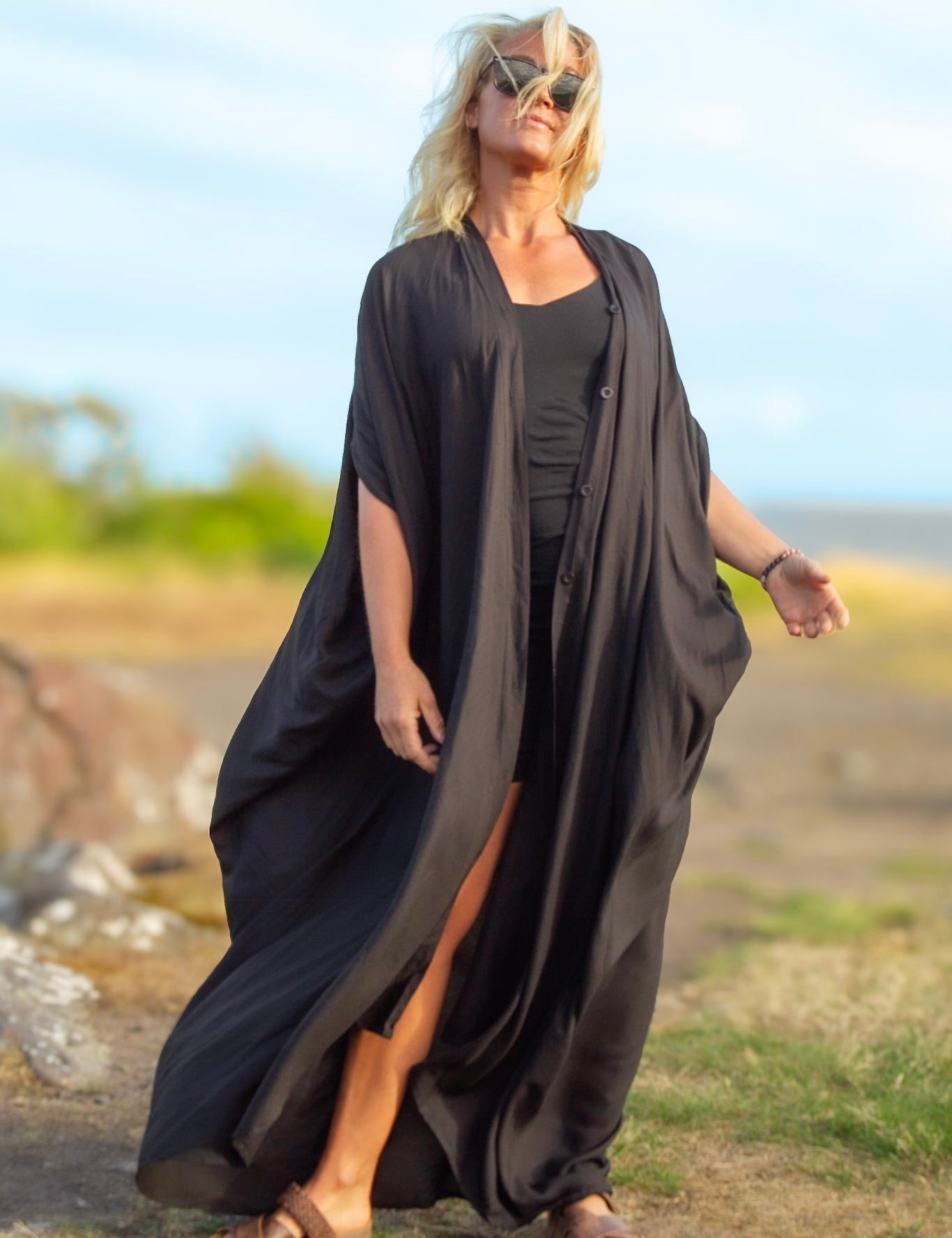 Svart_Kaftanklanning_Olinda_Black241_02e57f3d-3e5d-4884-8960-3c942415c528.jpg