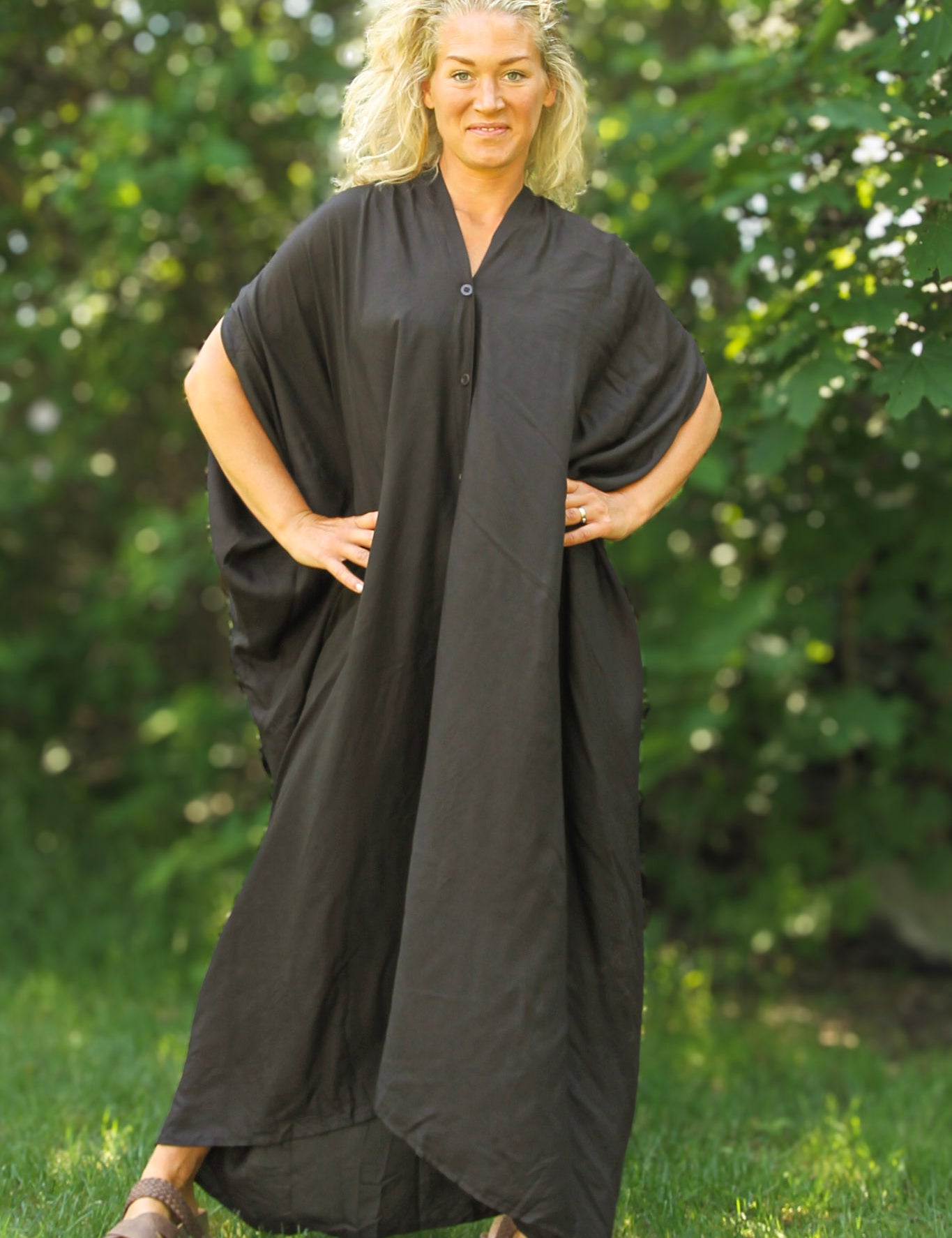 Svart_Kaftanklanning_Olinda_Black_256_b7cb543a-4204-4b2c-a041-a5aa293eebbd.jpg