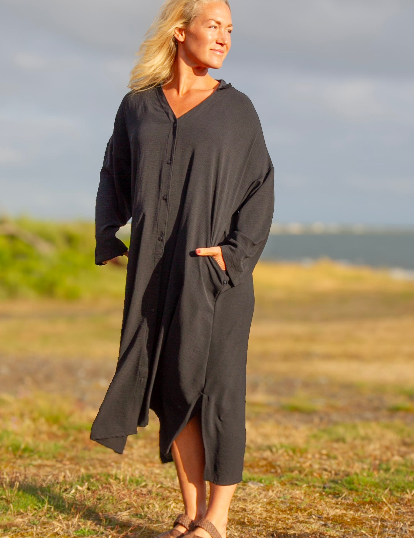 Svart_Klanning_Sahara_Longsleeve_Black241_951b8601-86ac-4266-9daa-69f8efa70cbc.jpg