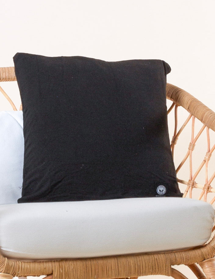 Svart_Kuddfodral_50x50_Plain_Black251.jpg