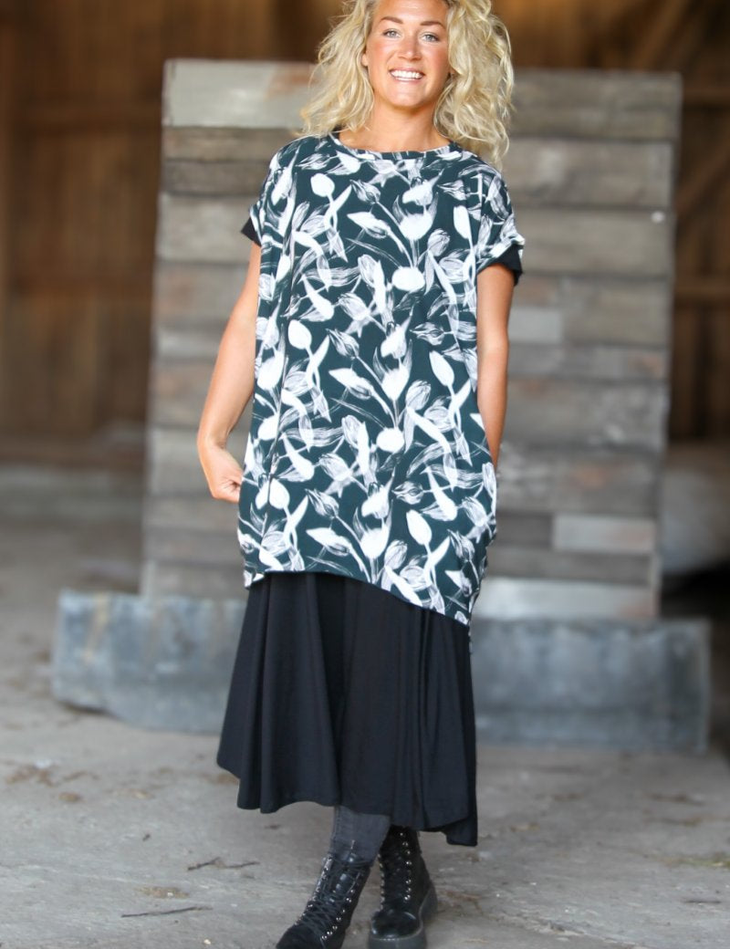 Svart_Monstrad_Tunika_Dalia_Black_Print_251.jpg