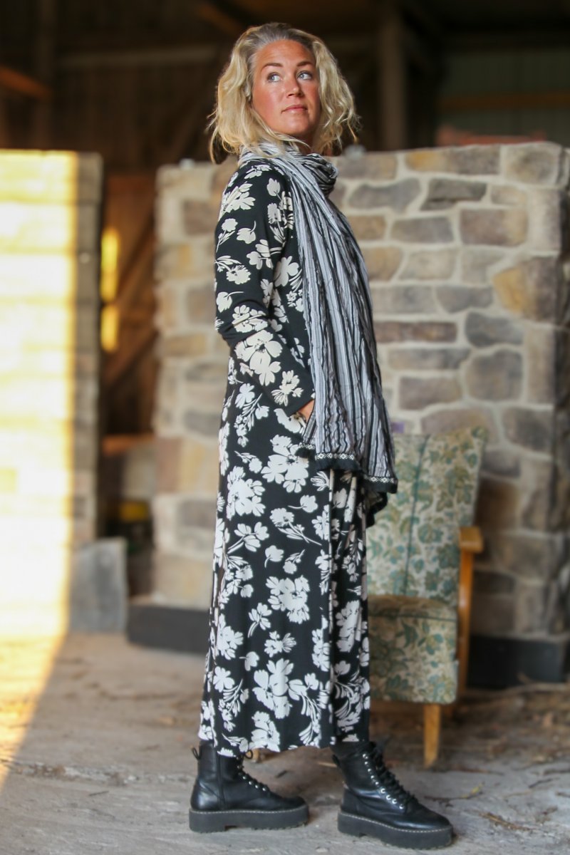 Svart Scarf Svep Stripe Black