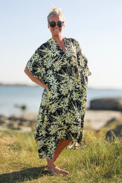 Svart/Vit Bladmönstrad Kaftan Klänning Flower Sea Black White