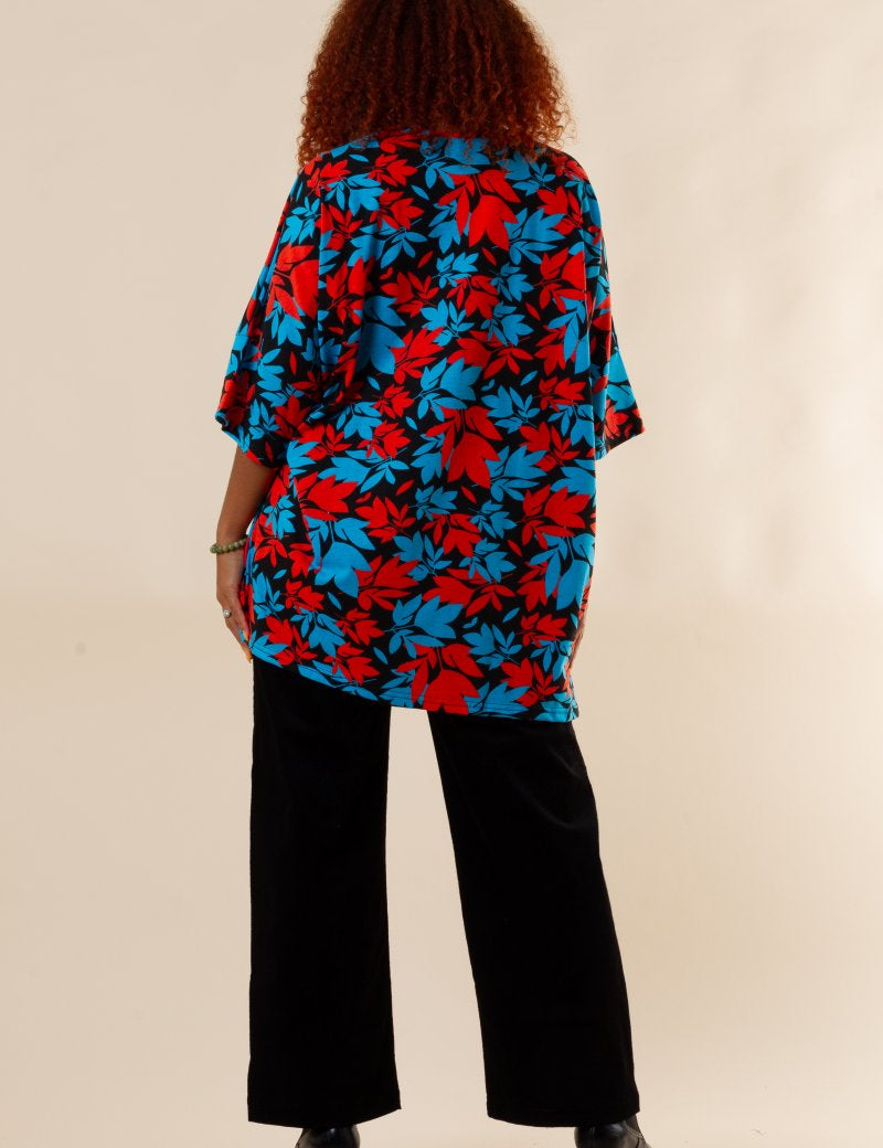 Svart_monstrad_T-shirt_Millan_Black_flower_252.jpg