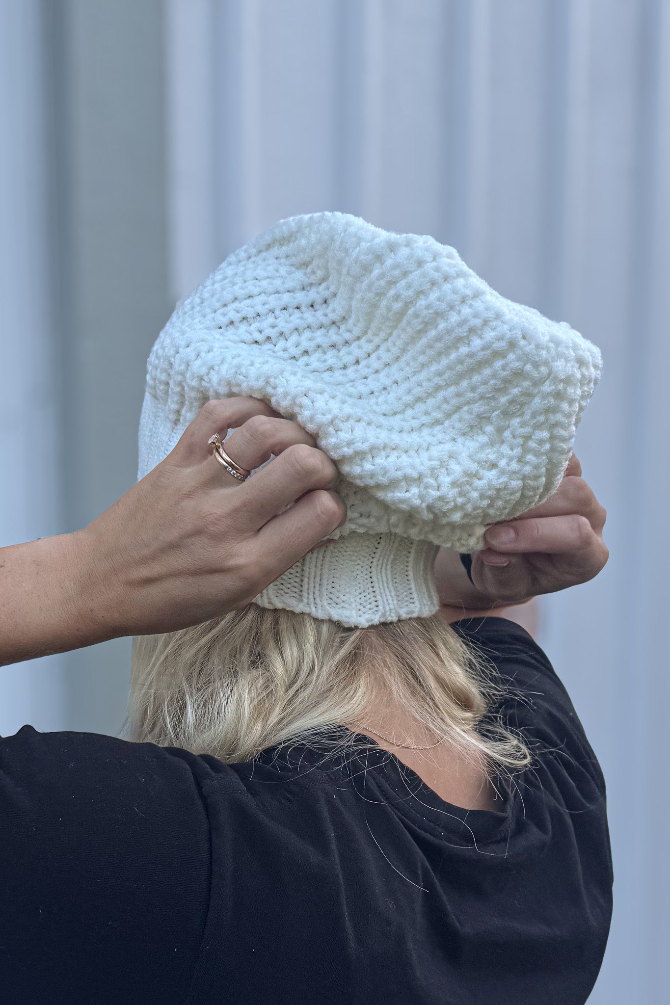 Vit Stickad Mössa Astrid White