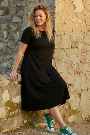 Ballerina Black - Sitting Wall
