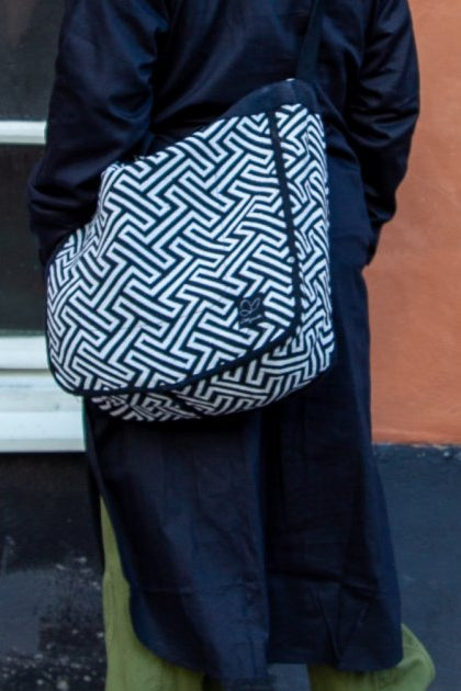 Schwarz/Weiß gemusterte Tasche Hamra Schwarz Weiß Muster