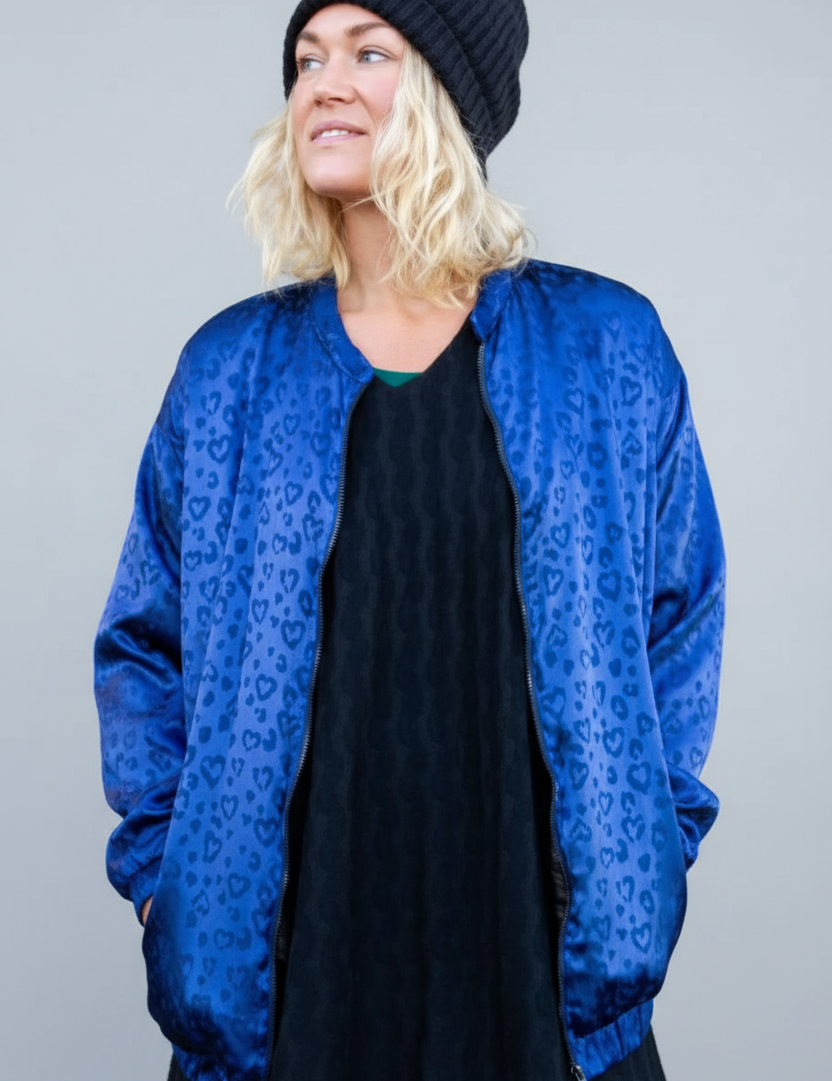 enhanced-Bla_Leopardmonstrad_Jacka_Koster_Blue_251_2048x2048_14abadb9-8af2-4db7-8802-a1659471c187.png