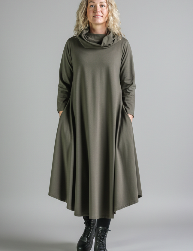 enhanced-Gron_Klanning_Ballerina_Polo_Dk_Green4_2048x2048_1.png