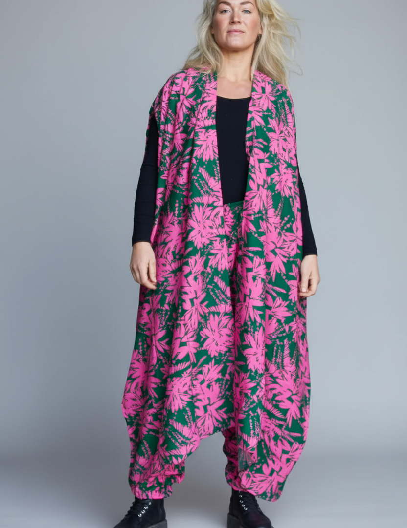enhanced-Gron_Rosa_Bladmonstrad_Kaftan_Klanning_Flower_Sea_Green_Pink2_2048x2048_bf9e5af0-3b8b-4dec-a62b-e1271a5f4408.png