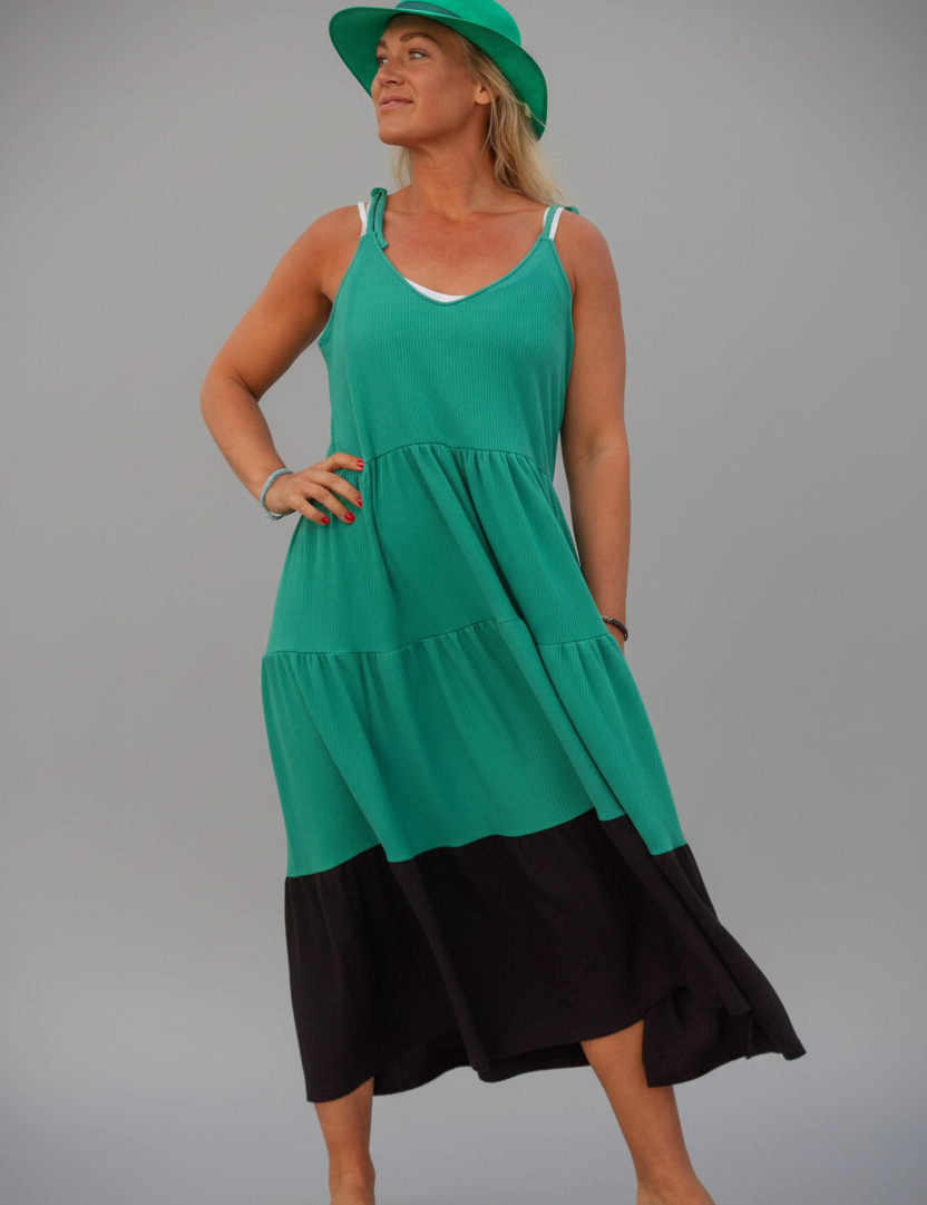 enhanced-Gron_Svart_Klanning_Solby_Green_Black257_2048x2048_6f61d48c-3273-4bf0-a928-9e3eacbe2c50.png