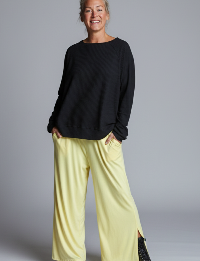 enhanced-Gul_Byxa_Visby_Yellow_254_2048x2048_d2b51f9c-fbaf-4c16-bb17-f1f3ba784bd4.png