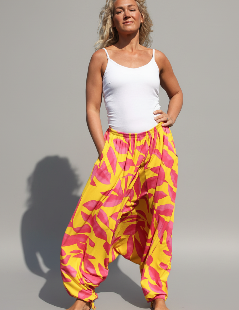 enhanced-Gul_RosaMonstradHaremsbyxaClassicYellowBasePinkLeafs255_2048x2048_1.png