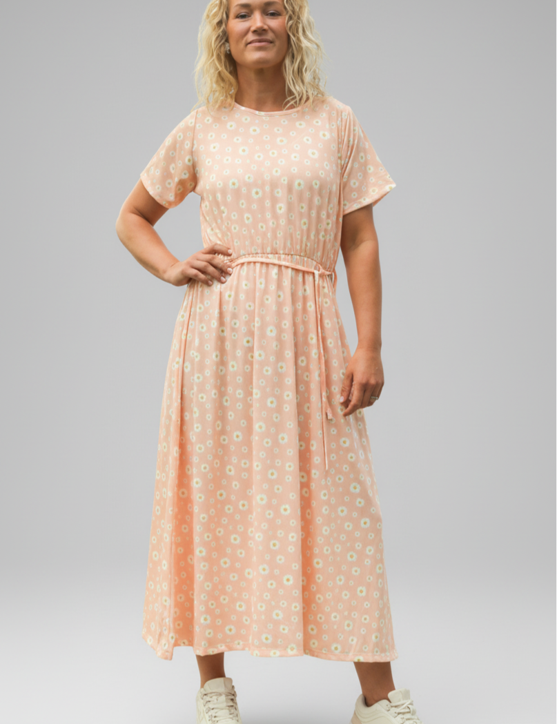 enhanced-Rosa_Blommig_Klanning_Appelvik_Pink255_2048x2048_c5d01e2e-2709-43b6-84d2-6e9dd1babcfa.png