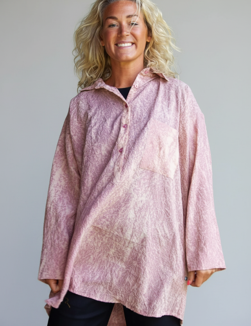 enhanced-Rosa_Lila_Skjorta_Dhalis_Crinkle_Pink_Purple3_2048x2048_0d14d667-0439-416c-bc1b-d494ce2ca2af.png