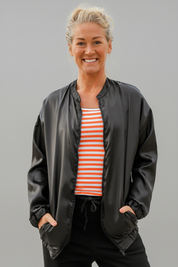 Svart Jacka Bering Black